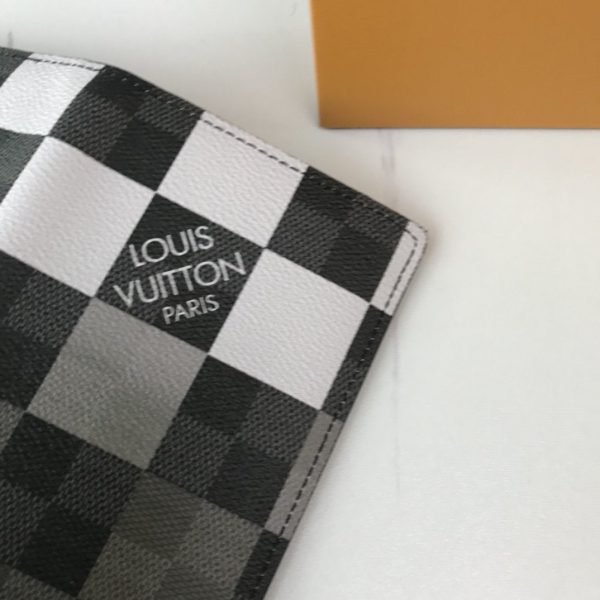 CN - New Collection Wallet LUV 051 For Discount