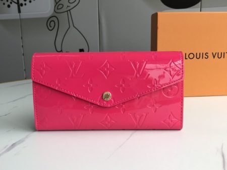 CN - New Collection Wallet LUV 004 For Sale