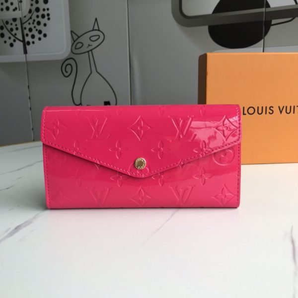 CN - New Collection Wallet LUV 004 For Sale