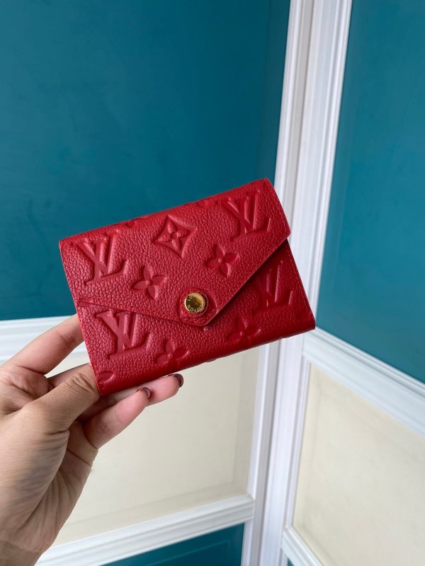 CN - New Collection Wallet LUV 060 on Sale